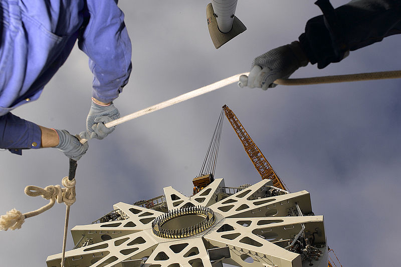 Montage des Stators an einer E-126 